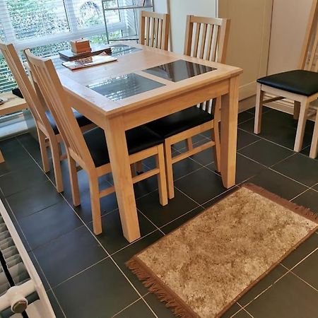 3 Bedroom Home Near Windsor Castle, Legoland, & Heathrow Slough Extérieur photo