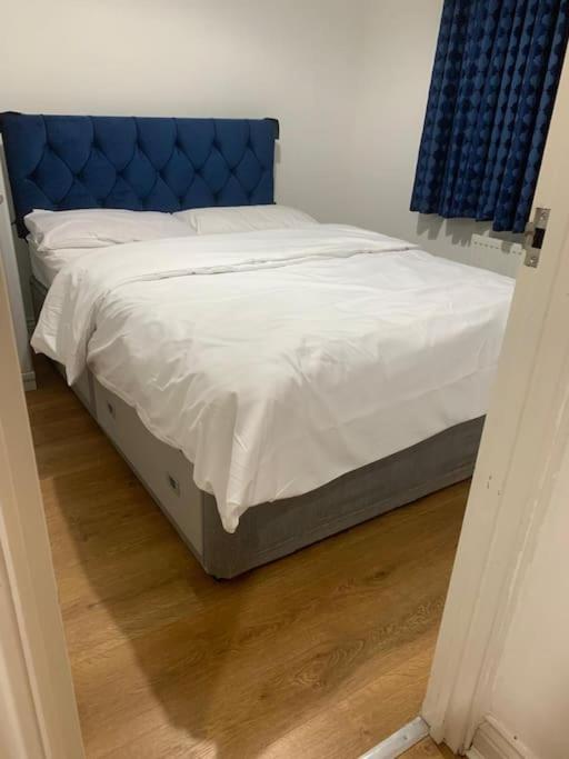 3 Bedroom Home Near Windsor Castle, Legoland, & Heathrow Slough Extérieur photo