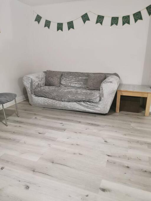 3 Bedroom Home Near Windsor Castle, Legoland, & Heathrow Slough Extérieur photo