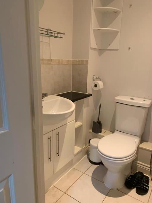 3 Bedroom Home Near Windsor Castle, Legoland, & Heathrow Slough Extérieur photo
