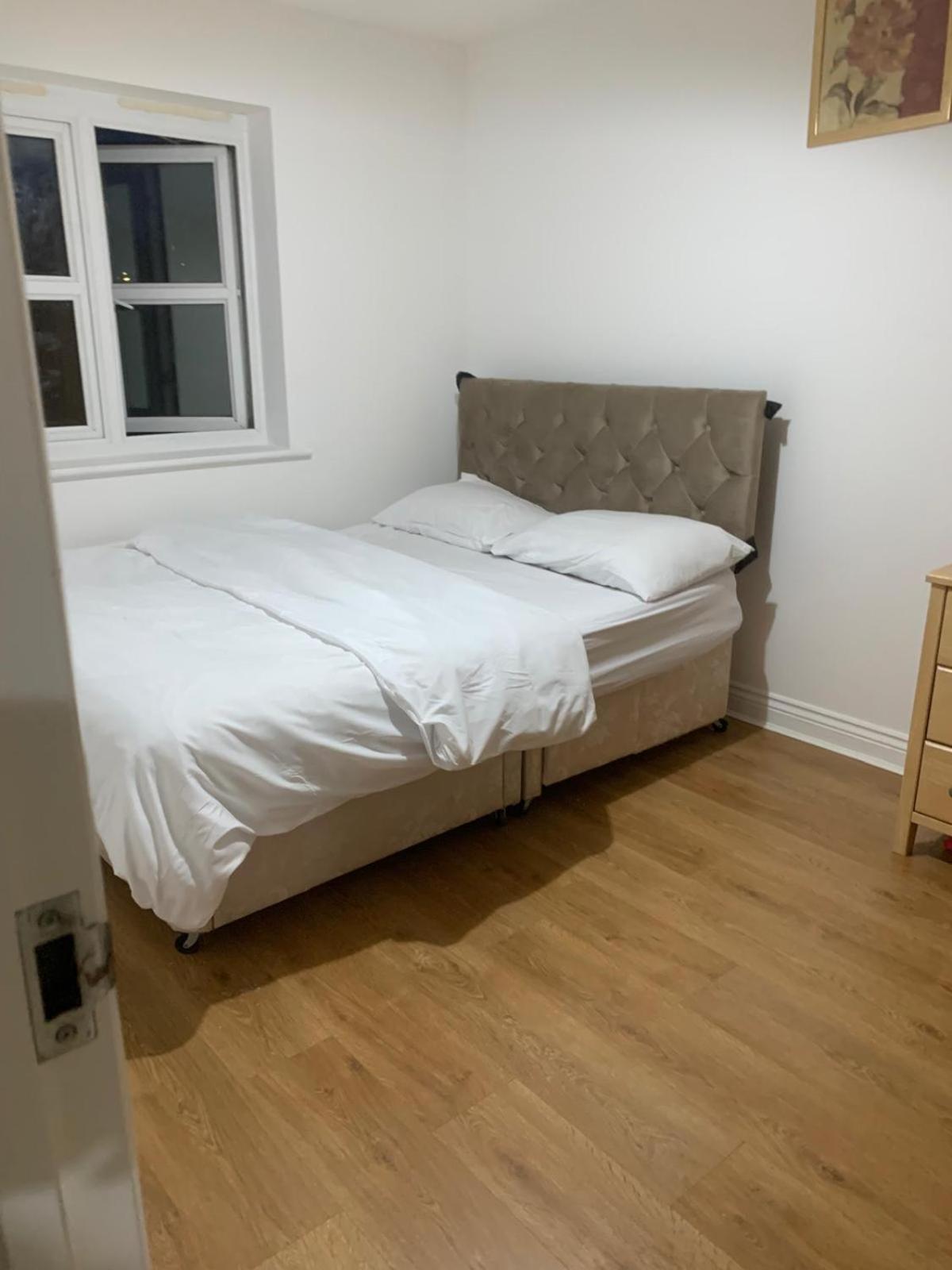 3 Bedroom Home Near Windsor Castle, Legoland, & Heathrow Slough Extérieur photo