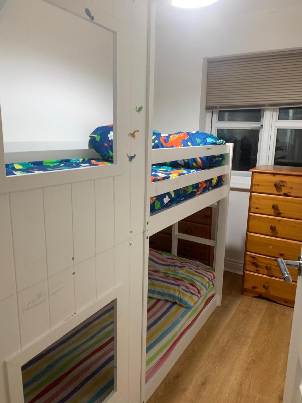3 Bedroom Home Near Windsor Castle, Legoland, & Heathrow Slough Extérieur photo